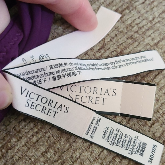 VICTORIA'S SECRET BRA 34D - Picture 3 of 3